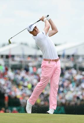 Justin Thomas makes his approach shot on the 10th hole during round 3 of the 117th U.S. Open golf tournament at Erin Hill golf course on June 17, 2017 in Erin, Wisconsin.  WIS20170617105 BRIANxKERSEY