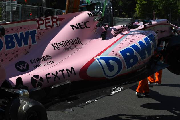 das Wrack von Sergio Perez (Sahara Force India F1 Team) wird abtransportiert, Grosser Preis von Aserbaidschan 2017, Freies Training, Motorsport, Formel 1, 23.06.2017, Baku Copyright: xAndre Eibner-Pressefotox EP_JAE