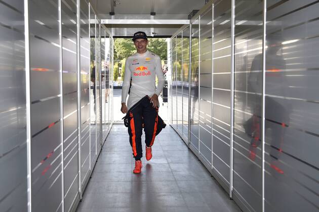 Bilder des Tages - SPORT Motorsports: FIA Formula One World Championship WM Weltmeisterschaft 2017, Grand Prix of Europe, 33 Max Verstappen (NDL, Red Bull Racing) Baku Azerbaijan xHOCHxZWEIx