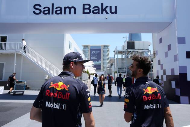 Motorsports: FIA Formula One World Championship WM Weltmeisterschaft 2017, Grand Prix of Europe, 33 Max Verstappen (NDL, Red Bull Racing) 3 Daniel Ricciardo (AUS, Red Bull Racing), Baku Azerbaijan xHOCHxZWEIx