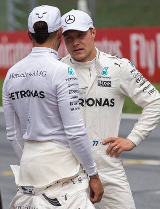 08.07.2017, Red Bull Ring, Spielberg, AUT, FIA, Formel 1, Grosser Preis von Oesterreich, Qualifying, im Bild Lewis Hamilton (GBR) Mercedes AMG Petronas F1 Team, Valtteri Bottas (FIN) Mercedes AMG Petronas F1 Team British Formula One driver Lewis Hamilton of Mercedes AMG F1 Finnish Formula One driver Valtteri Bottas of Mercedes AMG Petronas F1 during Qualifying for the Austrian FIA Formula One Grand Prix at the Red Bull Ring in Spielberg, Austria on 2017 07 08. Spielberg  EX_ANG  