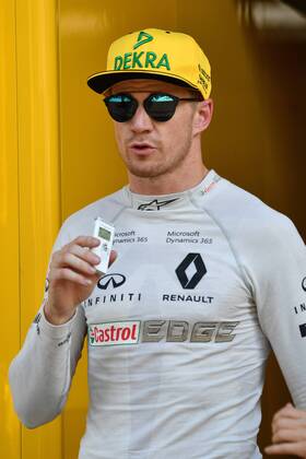 Nico HUELKENBERG,HÜLKENBERG (GER,Renault F1 Team),Aktion,Einzelbild,angeschnittenes Einzelmotiv, Halbfigur,halbe Figur,kommt aus der Box. Formel 1:GP von Oesterreich,2.Training. Red Bull Ring Zeltweg,Spielberg,Saison 2017,am 07.07.2017.