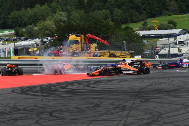 Start mit Startunfall, Grosser Preis von Oesterreich 2017, Motorsport, Formel 1, 09.07.2017, Spielberg Copyright: xEibner-Pressefotox EP_Jae