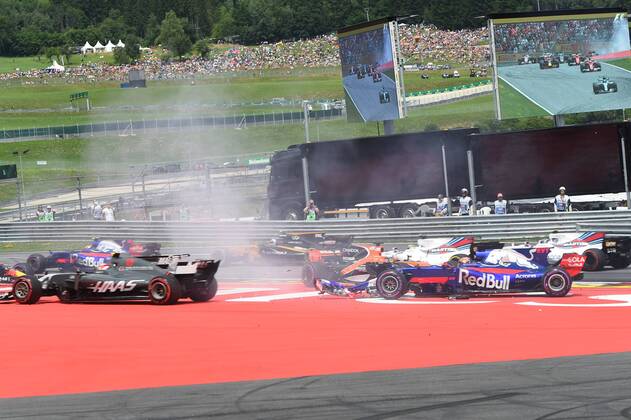 Start mit Startunfall, Grosser Preis von Oesterreich 2017, Motorsport, Formel 1, 09.07.2017, Spielberg Copyright: xEibner-Pressefotox EP_Jae