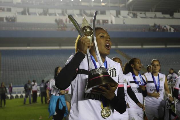 Corinthians x Santos BARUERI, SP - 20.07.2017: CORINTHIANS X SANTOS - Celebration of Santos players of the title of Brazilian Female Champion A-1 after the end of the match between Corinthians and Santos held at Arena Barueri, located in Barueri, SP. The match is valid for the second match of the final of the Brazilian Women& 39;s Chamshonship Series A-1. (Photo: Ricardo Moreira Fotoarena) x1360503x RicardoxMoreira