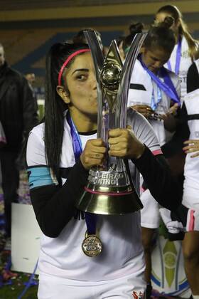 Corinthians x Santos BARUERI, SP - 20.07.2017: CORINTHIANS X SANTOS - Celebration of Santos players of the title of Brazilian Female Champion A-1 after the end of the match between Corinthians and Santos held at Arena Barueri, located in Barueri, SP. The match is valid for the second match of the final of the Brazilian Women& 39;s Chamshonship Series A-1. (Photo: Ricardo Moreira Fotoarena) x1360506x RicardoxMoreira