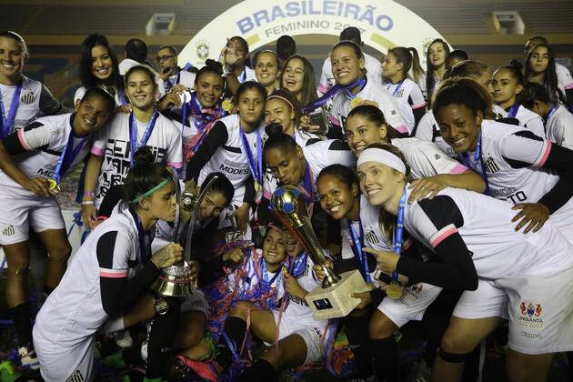 Corinthians x Santos BARUERI, SP - 20.07.2017: CORINTHIANS X SANTOS - Celebration of Santos players of the title of Brazilian Female Champion A-1 after the end of the match between Corinthians and Santos held at Arena Barueri, located in Barueri, SP. The match is valid for the second match of the final of the Brazilian Women& 39;s Chamshonship Series A-1. (Photo: Ricardo Moreira Fotoarena) x1360507x RicardoxMoreira