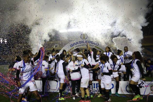 Corinthians x Santos BARUERI, SP - 20.07.2017: CORINTHIANS X SANTOS - Celebration of Santos players of the title of Brazilian Female Champion A-1 after the end of the match between Corinthians and Santos held at Arena Barueri, located in Barueri, SP. The match is valid for the second match of the final of the Brazilian Women& 39;s Chamshonship Series A-1. (Photo: Ricardo Moreira Fotoarena) x1360509x RicardoxMoreira