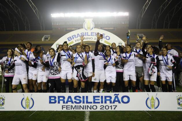 Corinthians x Santos BARUERI, SP - 20.07.2017: CORINTHIANS X SANTOS - Celebration of Santos players of the title of Brazilian Female Champion A-1 after the end of the match between Corinthians and Santos held at Arena Barueri, located in Barueri, SP. The match is valid for the second match of the final of the Brazilian Women& 39;s Chamshonship Series A-1. (Photo: Ricardo Moreira Fotoarena) x1360512x RicardoxMoreira