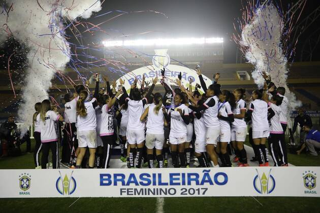 Corinthians x Santos BARUERI, SP - 20.07.2017: CORINTHIANS X SANTOS - Celebration of Santos players of the title of Brazilian Female Champion A-1 after the end of the match between Corinthians and Santos held at Arena Barueri, located in Barueri, SP. The match is valid for the second match of the final of the Brazilian Women& 39;s Chamshonship Series A-1. (Photo: Ricardo Moreira Fotoarena) x1360513x RicardoxMoreira