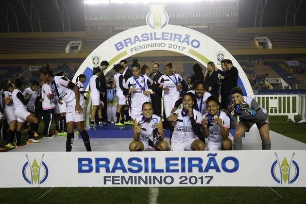 Corinthians x Santos BARUERI, SP - 20.07.2017: CORINTHIANS X SANTOS - Celebration of Santos players of the title of Brazilian Female Champion A-1 after the end of the match between Corinthians and Santos held at Arena Barueri, located in Barueri, SP. The match is valid for the second match of the final of the Brazilian Women& 39;s Chamshonship Series A-1. (Photo: Ricardo Moreira Fotoarena) x1360517x RicardoxMoreira