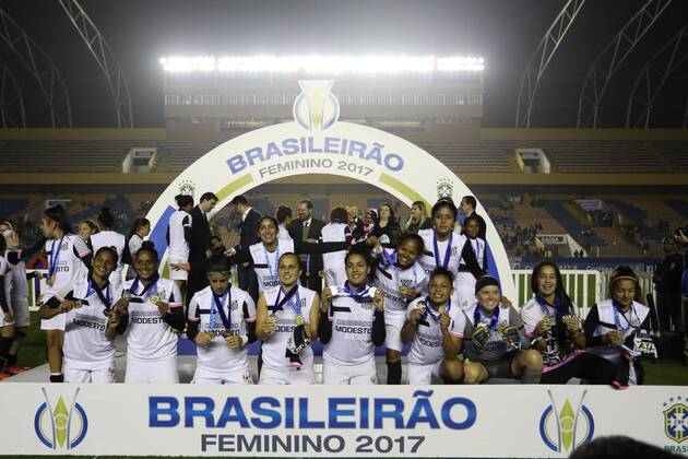 Corinthians x Santos BARUERI, SP - 20.07.2017: CORINTHIANS X SANTOS - Celebration of Santos players of the title of Brazilian Female Champion A-1 after the end of the match between Corinthians and Santos held at Arena Barueri, located in Barueri, SP. The match is valid for the second match of the final of the Brazilian Women& 39;s Chamshonship Series A-1. (Photo: Ricardo Moreira Fotoarena) x1360518x RicardoxMoreira