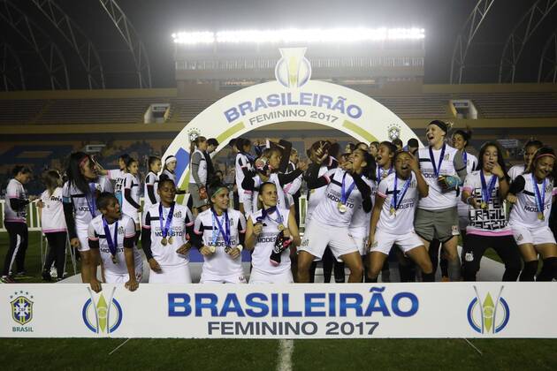 Corinthians x Santos BARUERI, SP - 20.07.2017: CORINTHIANS X SANTOS - Celebration of Santos players of the title of Brazilian Female Champion A-1 after the end of the match between Corinthians and Santos held at Arena Barueri, located in Barueri, SP. The match is valid for the second match of the final of the Brazilian Women& 39;s Chamshonship Series A-1. (Photo: Ricardo Moreira Fotoarena) x1360523x RicardoxMoreira