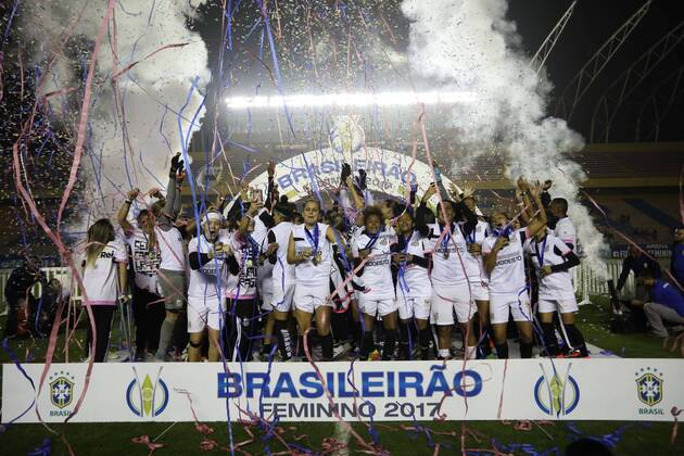 Corinthians x Santos BARUERI, SP - 20.07.2017: CORINTHIANS X SANTOS - Celebration of Santos players of the title of Brazilian Female Champion A-1 after the end of the match between Corinthians and Santos held at Arena Barueri, located in Barueri, SP. The match is valid for the second match of the final of the Brazilian Women& 39;s Chamshonship Series A-1. (Photo: Ricardo Moreira Fotoarena) x1360524x RicardoxMoreira