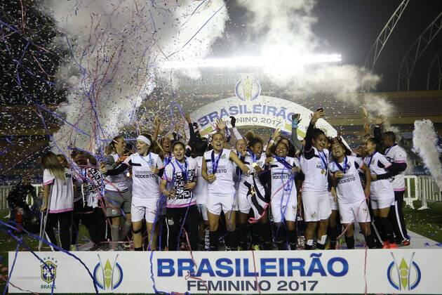 Corinthians x Santos BARUERI, SP - 20.07.2017: CORINTHIANS X SANTOS - Celebration of Santos players of the title of Brazilian Female Champion A-1 after the end of the match between Corinthians and Santos held at Arena Barueri, located in Barueri, SP. The match is valid for the second match of the final of the Brazilian Women& 39;s Chamshonship Series A-1. (Photo: Ricardo Moreira Fotoarena) x1360525x RicardoxMoreira