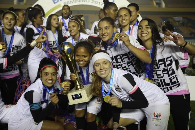 Corinthians x Santos BARUERI, SP - 20.07.2017: CORINTHIANS X SANTOS - Celebration of Santos players of the title of Brazilian Female Champion A-1 after the end of the match between Corinthians and Santos held at Arena Barueri, located in Barueri, SP. The match is valid for the second match of the final of the Brazilian Women& 39;s Chamshonship Series A-1. (Photo: Ricardo Moreira Fotoarena) x1360526x RicardoxMoreira