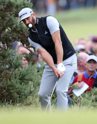 Themen der Woche - SPORT Bilder des Tages - SPORT 21st July 2017, Royal Birkdale Golf Club, Southport, England; The 146th Open Golf Championship, second round; Dustin Johnson (USA) pitches onto the ninth green after hitting his approach into the gorse xDavidxBlunsdenx  ActionPlus11904444