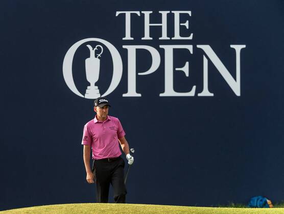Bilder des Tages - SPORT 22nd July 2017, Royal Birkdale Golf Club, Southport, England; The 146th Open Golf Championship, third round ; Ian Poulter (ENG) prepares to play a pitch to the 18th green xDavidxBlunsdenx  ActionPlus11905252