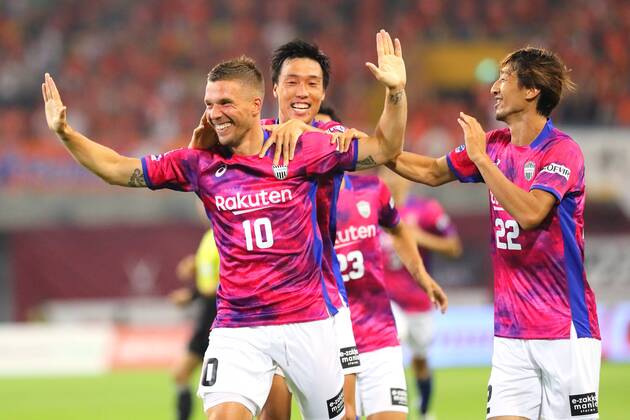 Lukas Podolski (Vissel), JULY 29, 2017 - Football Soccer : 2017 J1 League match between Vissel Kobe 3-1 Omiya Ardija at Noevir Stadium Kobe in Hyogo, Japan. NOxTHIRDxPARTYxSALES.  (xjwa020956)