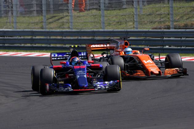 Hungarian Grand Prix, Hungaroring 27 - 30 July 2017 30.07.2017 - Race, Carlos Sainz Jr (ESP) Scuderia Toro Rosso STR12 and Fernando Alonso (ESP) McLaren MCL32 