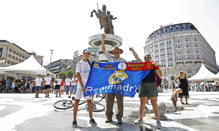 Final de la Supercopa de Europa entre el Real Madrid y el Manchester United ManU En la imagen, ambiente en las calles de Skopje antes del partido. 2017 UEFA Super Cup final match between Real Madrid and Manchester United. In this picture, atmosphere in Skopje streets before the match. xÃngelxRiverox