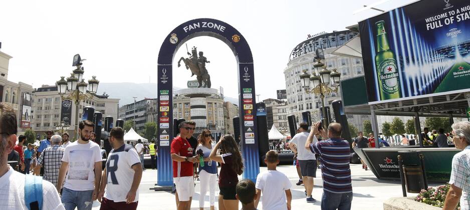 Final de la Supercopa de Europa entre el Real Madrid y el Manchester United ManU En la imagen, ambiente en las calles de Skopje antes del partido. 2017 UEFA Super Cup final match between Real Madrid and Manchester United. In this picture, atmosphere in Skopje streets before the match. xÃngelxRiverox