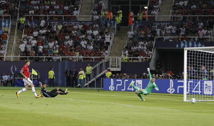 Final de la Supercopa de Europa entre el Real Madrid y el Manchester United ManU En la imagen, Casemiro marca el primer gol del Real Madrid. 2017 UEFA Super Cup final match between Real Madrid and Manchester United. In this picture, Real Madrid s Casemiro scores te first goal for Real Madrid. xÃngelxRiverox