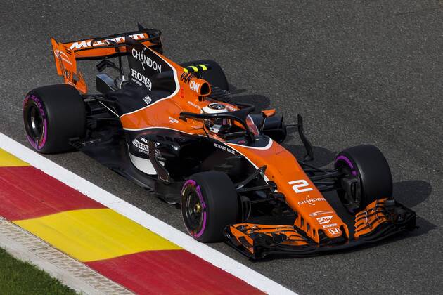 August 25, 2017 - Spa, Belgium - 02 VANDOORNE Stoffel from Belgium of McLaren Honda using the Halo during the Formula One Belgian Grand Prix at Circuit de Spa-Francorchamps on August 25, 2017 in Spa, Belgium. F1 Grand Prix of Belgium - Practice - ZUMAn230 20170825_zaa_n230_090 Copyright: xXavierxBonillax