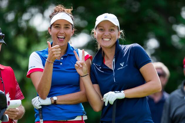 OTTAWA, ON - AUGUST 25: Emily Tubert (USA) and Perrine Delacour (FRA) pose for the camera as they wait for their tee time on the 1st hole during the second round of the Canadian Pacific Women s Open on August 25, 2017 at The Ottawa Hunt and Golf Club, in Ottawa, ON, Canada. (Photo by Richard A. Whittaker Icon Sportswire) GOLF: AUG 25 LPGA Golf Damen - Canadian Pacific Women s Open - Second Round Icon2017082504 EDITORIAL USE ONLY