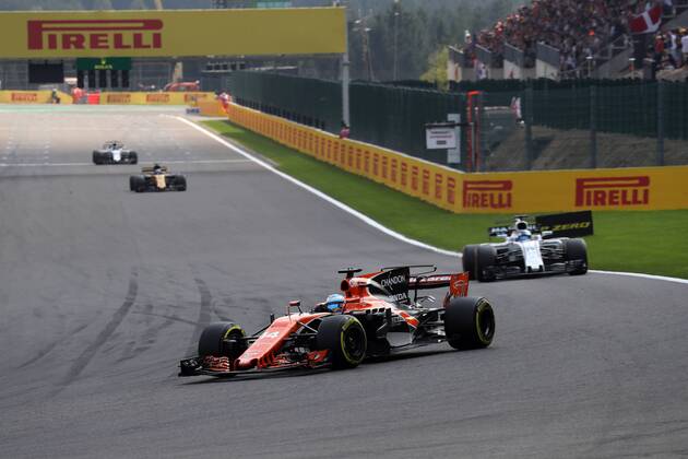27.08.2017 - Race, Fernando Alonso (ESP) McLaren MCL32 leads Felipe Massa (BRA) Williams FW40 Belgian Grand Prix, Spa-Francorchamps 24 - 27 August 2017 27.08.2017 - Race, Fernando Alonso (ESP) McLaren MCL32 leads Felipe Massa (BRA) Williams FW40 
