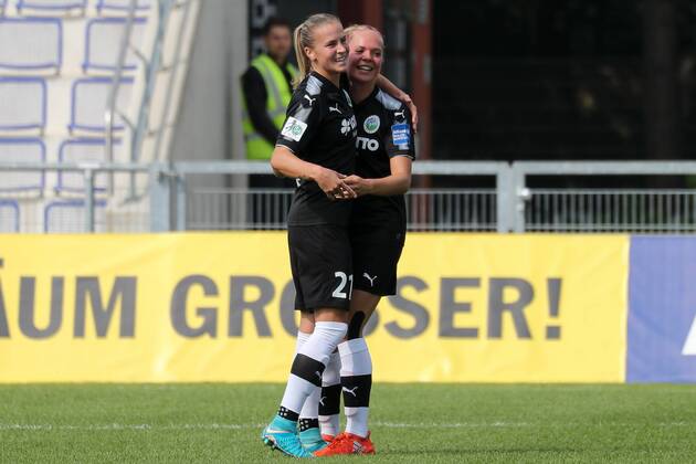 v.li.: Torschützin Ana-Maria Crnogorcevic (Frankfurt, 21), Janina Hechler (Frankfurt, 16), jubeln über das Tor zum 1:0, Jubel, Torjubel, Torerfolg, celebrate the goal, goal, celebration, Jubel ueber das Tor, optimistisch, Action, Aktion, Fussball, Allianz Frauen-Bundesliga, 1. FFC Frankfurt - 1. FC Köln, xozx