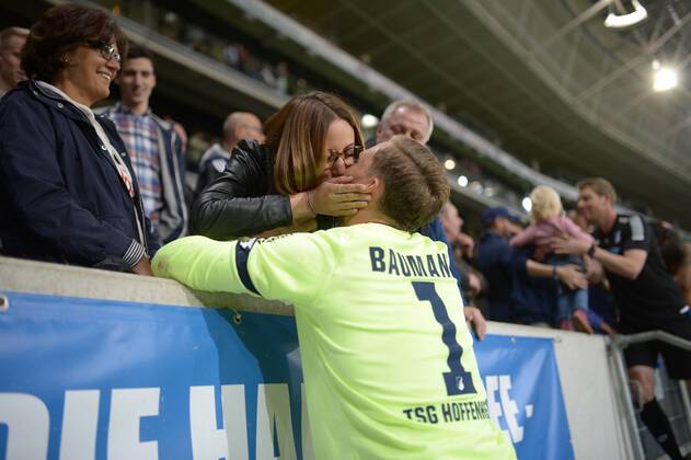 09 09 2017 xmhx Football 1 Bundesliga TSG 1899 Hoffenheim FC Bavaria Munich emspor v l Oliver Baumann TSG 1899 Hoffenheim with his Woman Charlotte Hoffenheim Sinsheim