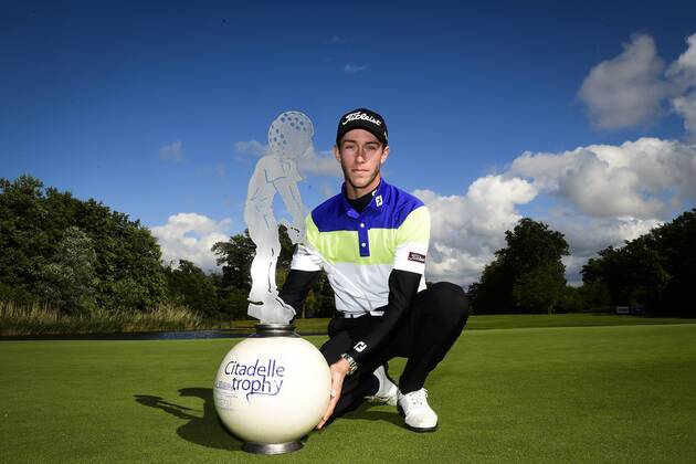 Bilder des Tages - SPORT Edgar Catherine (fra) posant avec son trophee du vainqueur GOLF : Citadelle Trophy international - Preisch - 10 09 2017 JBAutissier Panoramic 