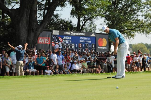 Golf, BMW Championship in Lake Forest LAKE FOREST, IL - SEPTEMBER 14: Jordan Spieth sinks his putt for a birdie at the ninth hole during the First Round of the BMW Championship on September 14, 2017, at Conway Farms Golf Club, in Lake Forest, IL. (Photo by Patrick Gorski Icon Sportswire) GOLF: SEP 14 PGA Golf Herren - BMW Championship - First Round Icon14091702 EDITORIAL USE ONLY