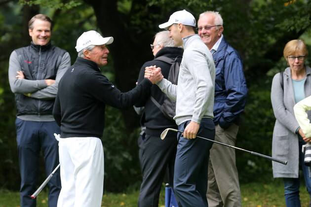 the German Major Winner and best German Golfers Martin Kaymer ger with the 81 year old 9 times Major Winner Gary Player the Golf tournament in Frankfurt Golf Club Host is The Private bank Berenberg Handshake Shack Hands Frankfurt at Main Copyright: xRoskaritzx Eibner-Pressefotox EP_hein_rrz