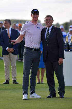 17-09-2017 GOLF:KLM OPEN:SPIJK KLM Open 2017 , The Dutch, finaledag Wil Besseling ontvangt de prijs voor beste Nederlander Foto: Henk Seppen xVIxVIxImagesx xSoenarxChamidxsportfotografiexIVx 8778487