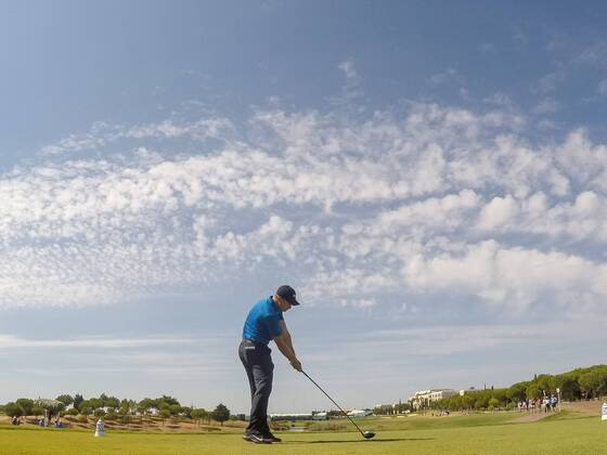 George Coetzee tees of on the 18th during day 1 the European Tour - Portugal Masters 2017 at Dom Pedro Victoria Golf Course, Vilamoura, Portugal on 21 September 2017. Copyright: xMatthewxBuchanx 16770015