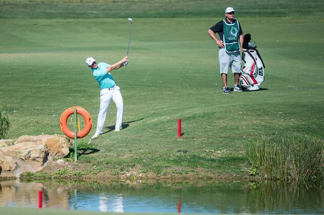 Tom Lewis plays his second shot within a water hazard during day 2 of the European Tour - Portugal Masters 2017 at Dom Pedro Victoria Golf Course, Vilamoura, Portugal on 22 September 2017. Copyright: xMatthewxBuchanx 16770052