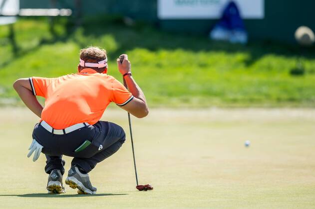Joost Luiten lines up his putt during day 4 of the European Tour - Portugal Masters 2017 at Dom Pedro Victoria Golf Course, Vilamoura, Portugal on 24 September 2017. Copyright: xMatthewxBuchanx 16770230