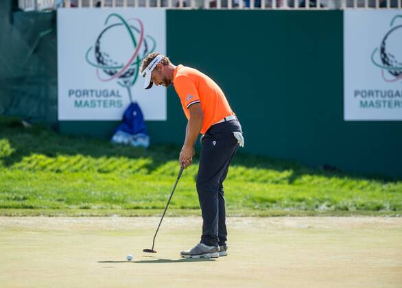 Joost Luiten putts during day 4 of the European Tour - Portugal Masters 2017 at Dom Pedro Victoria Golf Course, Vilamoura, Portugal on 24 September 2017. Copyright: xMatthewxBuchanx 16770231