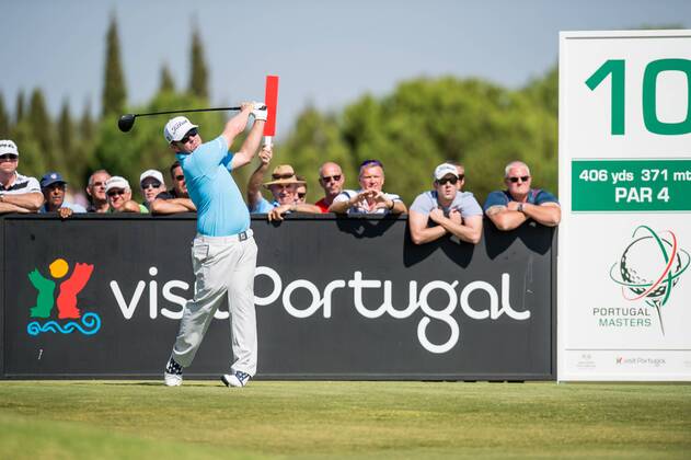 George Coetzee tees off on the 10th during day 4 of the European Tour - Portugal Masters 2017 at Dom Pedro Victoria Golf Course, Vilamoura, Portugal on 24 September 2017. Copyright: xMatthewxBuchanx 16770261