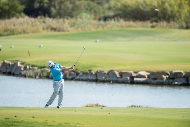 George Coetzee plays his second shot not the 11th during day 4 of the European Tour - Portugal Masters 2017 at Dom Pedro Victoria Golf Course, Vilamoura, Portugal on 24 September 2017. Copyright: xMatthewxBuchanx 16770271