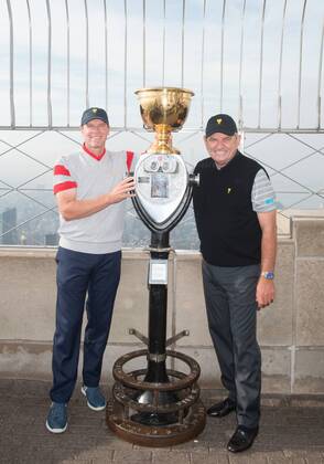 September 26, 2017 - New York, New York, U.S - European team captain NICK PRICE and American team captain STEVE STRICKER light the Empire State Building to celebrate the President s Cup golf tournament, on September, 26, 2017 in New York. Nick Price and Steve Stricker Light The Empire State Building for The President s Cup - ZUMAb148 20170926_zap_b148_030 Copyright: xBryanxSmithx