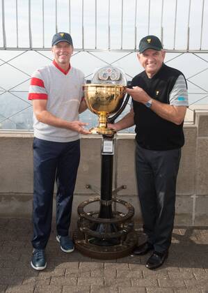 September 26, 2017 - New York, New York, U.S - European team captain NICK PRICE and American team captain STEVE STRICKER light the Empire State Building to celebrate the President s Cup golf tournament, on September, 26, 2017 in New York. Nick Price and Steve Stricker Light The Empire State Building for The President s Cup - ZUMAb148 20170926_zap_b148_035 Copyright: xBryanxSmithx