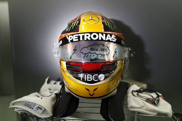 Motorsports: FIA Formula One World Championship WM Weltmeisterschaft 2017, Grand Prix of Malaysia, helmet of 44 Lewis Hamilton (GBR, Mercedes AMG Petronas F1 Team), Sepang Malaysia