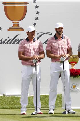 JERSEY CITY, NJ - SEPTEMBER 29: USA golfers Brooks Koepka and Dustin Johnson wait to tee off on the first hole during the second round of the Presidents Cup at Liberty National Golf Club on September 29, 2017 in Jersey City, New Jersey. (Photo by Brian Spurlock Icon Sportswire) GOLF: SEP 29 PGA Golf Herren - The Presidents Cup - Second Round Icon170929120 EDITORIAL USE ONLY