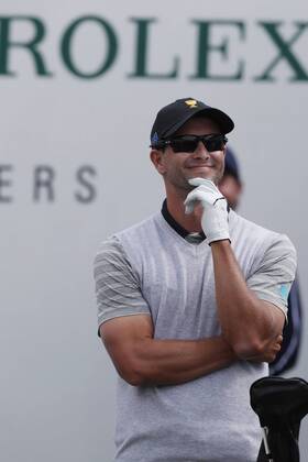 JERSEY CITY, NJ - SEPTEMBER 29: International golfer Adam Scott waits to tee off on the first hole during the second round of the Presidents Cup at Liberty National Golf Club on September 29, 2017 in Jersey City, New Jersey. (Photo by Brian Spurlock Icon Sportswire) GOLF: SEP 29 PGA Golf Herren - The Presidents Cup - Second Round Icon17092996 EDITORIAL USE ONLY