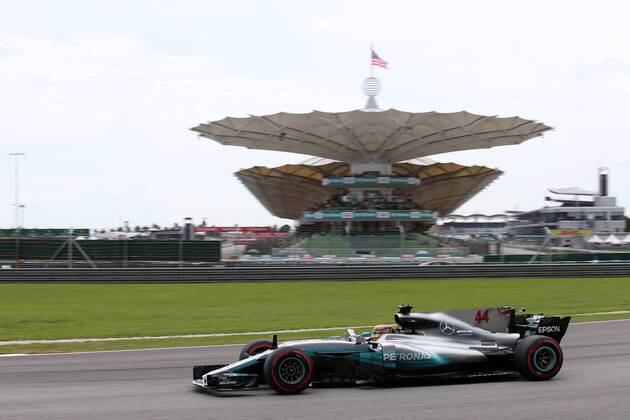 30.09.2017 - Free Practice 3, Lewis Hamilton (GBR) Mercedes AMG F1 W08 Malaysian Grand Prix, Sepang 28 September - 1 October 2017 30.09.2017 - Free Practice 3, Lewis Hamilton (GBR) Mercedes AMG F1 W08 