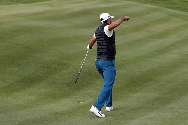 JERSEY CITY, NJ - SEPTEMBER 30: International golfer Jason Day reacts to chipping a ball in for a birdie on the 7th hole during the third round of the Presidents Cup at Liberty National Golf Club on September 30, 2017 in Jersey City, New Jersey. (Photo by Brian Spurlock Icon Sportswire) GOLF: SEP 30 PGA Golf Herren - The Presidents Cup - Third Round Icon170930281 EDITORIAL USE ONLY