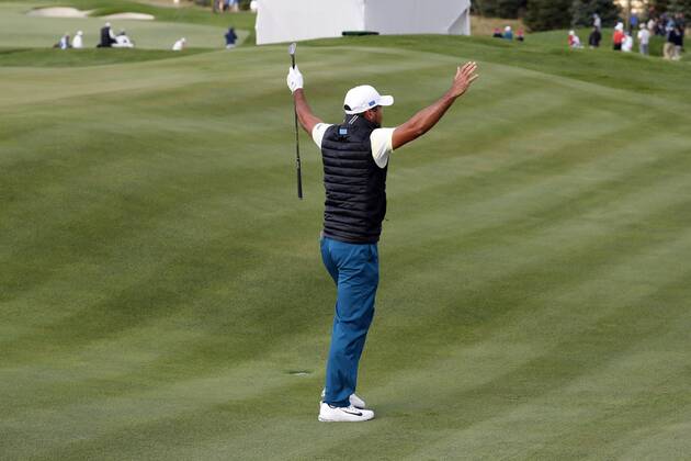 JERSEY CITY, NJ - SEPTEMBER 30: International golfer Jason Day reacts to chipping a ball in for a birdie on the 7th hole during the third round of the Presidents Cup at Liberty National Golf Club on September 30, 2017 in Jersey City, New Jersey. (Photo by Brian Spurlock Icon Sportswire) GOLF: SEP 30 PGA Golf Herren - The Presidents Cup - Third Round Icon170930280 EDITORIAL USE ONLY
